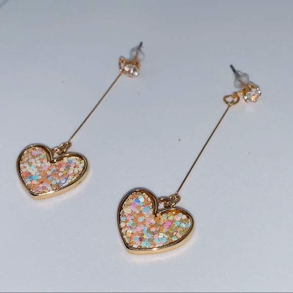 (G2) Heart Earrings - Picture 3 of 7
